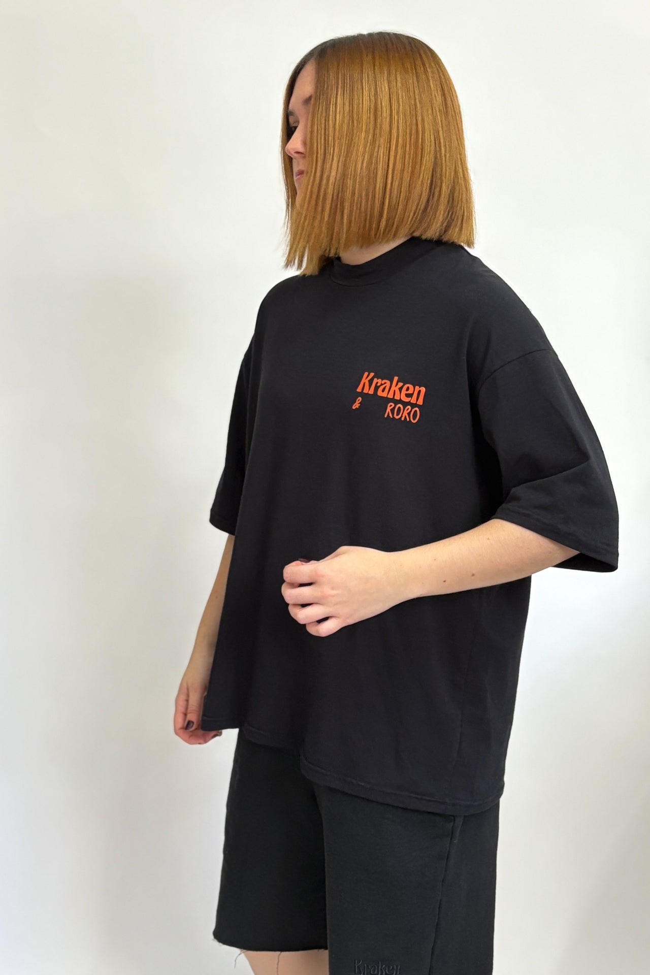 Remera negra Los Enamorados x RoRo