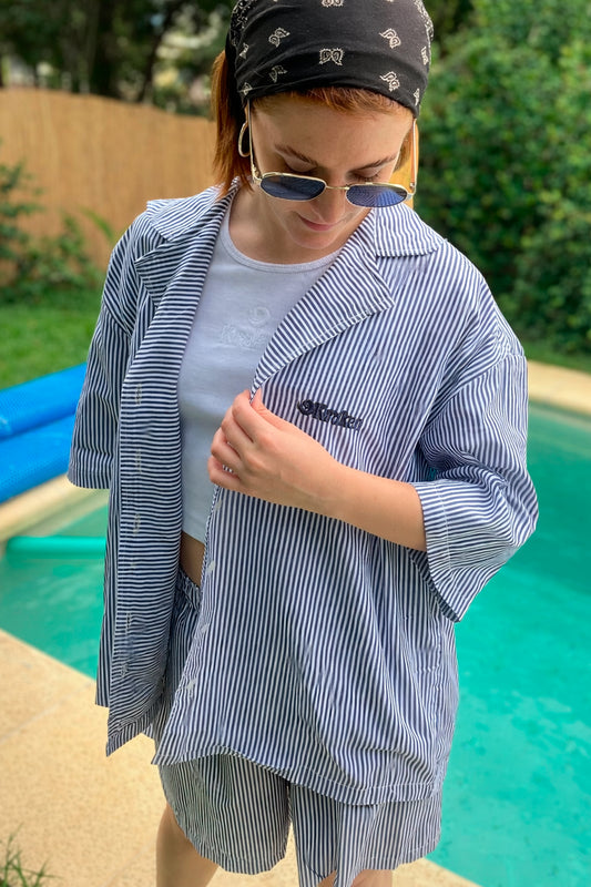 Camisa manga corta a rayas azul oscuro unisex