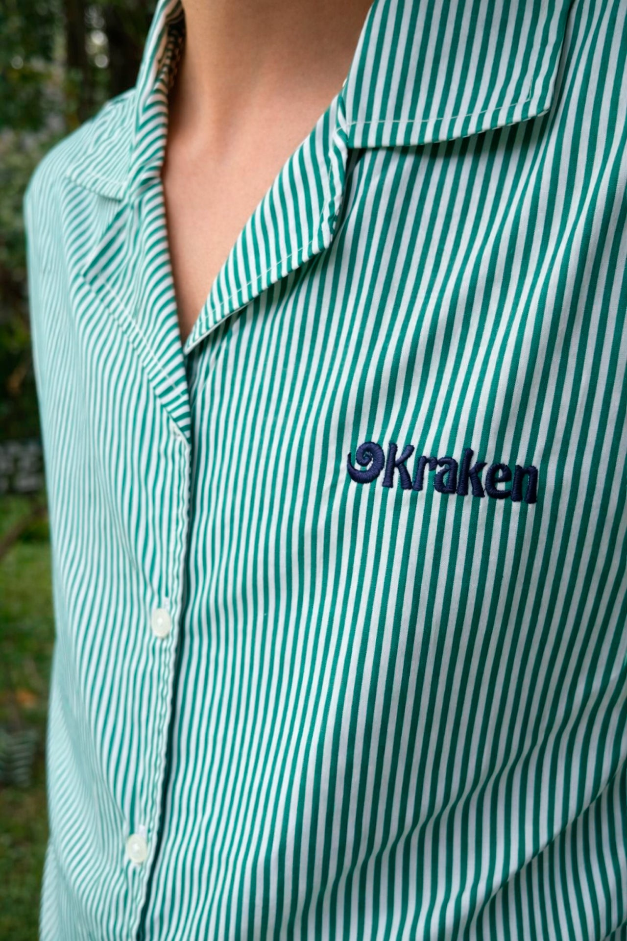Camisa manga corta a rayas verde unisex