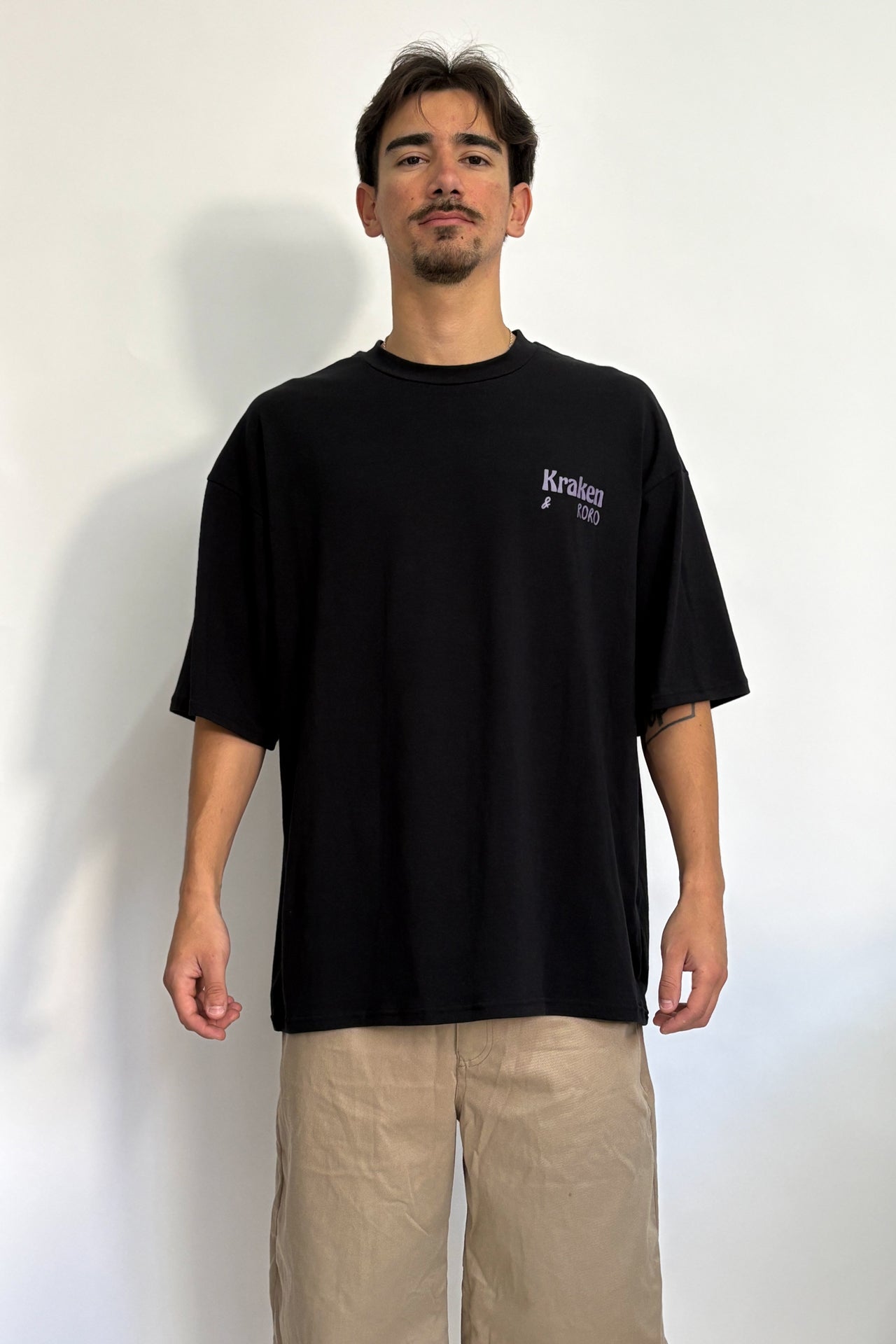 Remera negra El Sol x RoRo