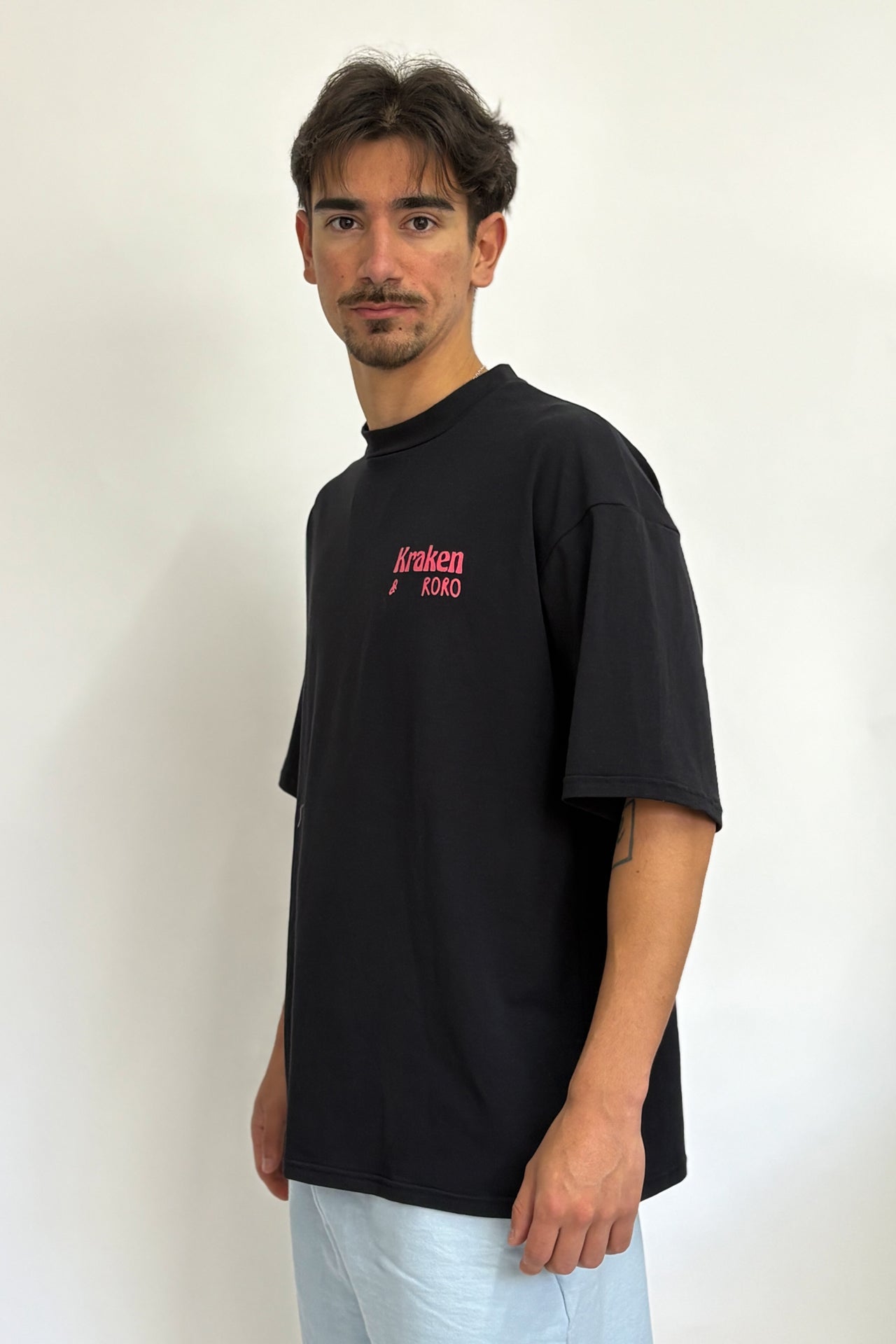 Remera negra Rueda de la fortuna x RoRo