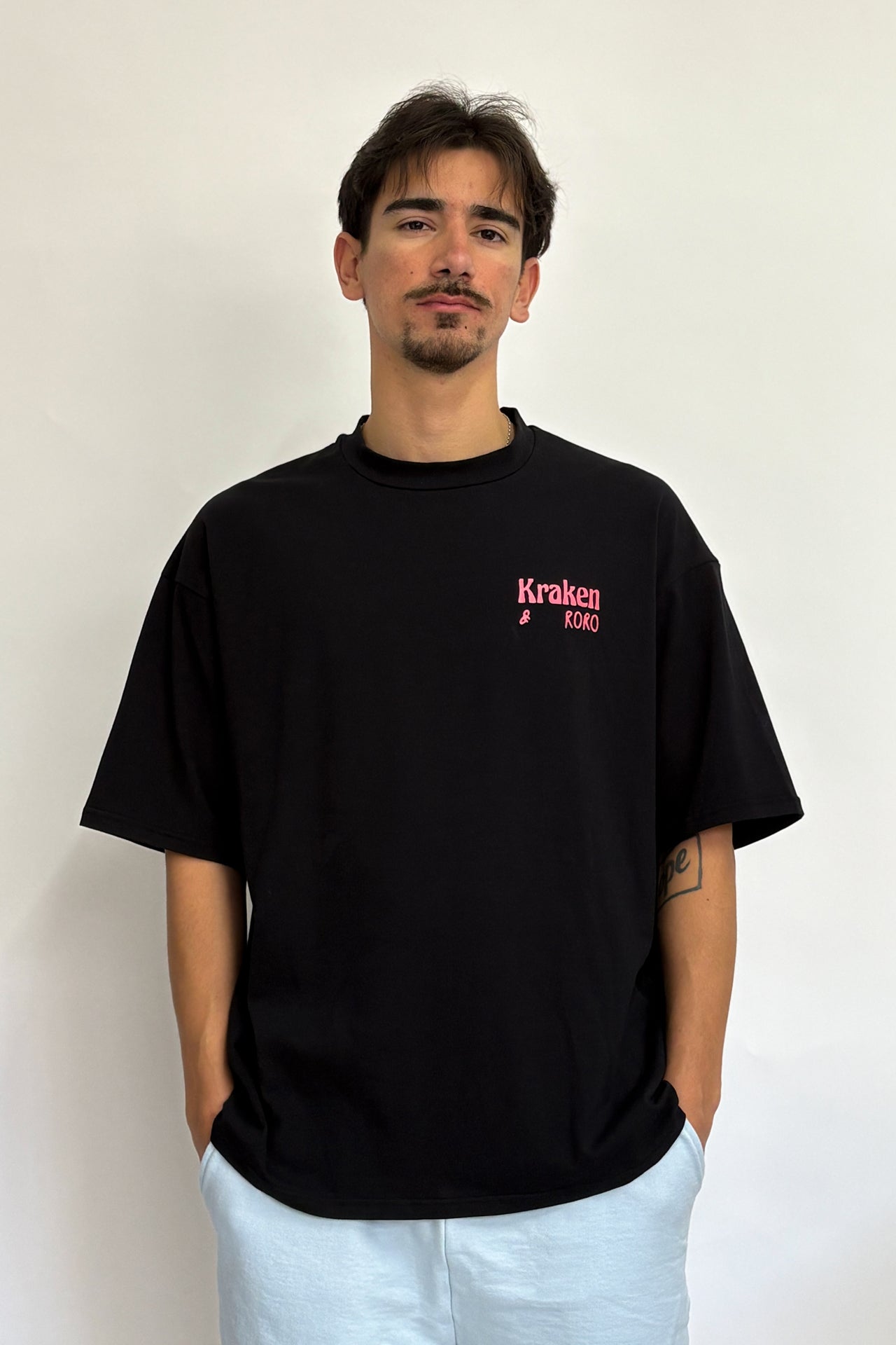 Remera negra Rueda de la fortuna x RoRo