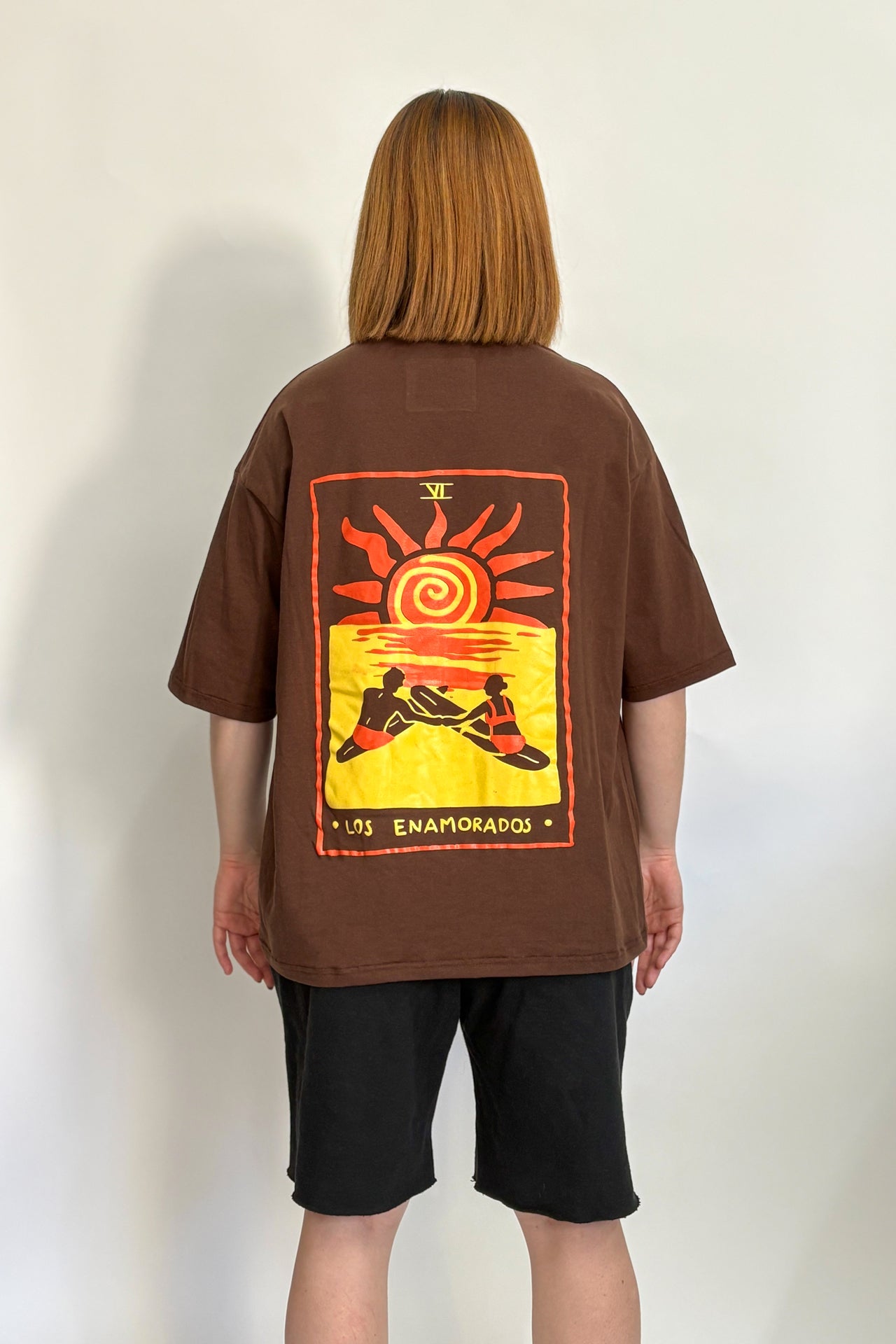 Remera chocolate Los Enamorados x RoRo