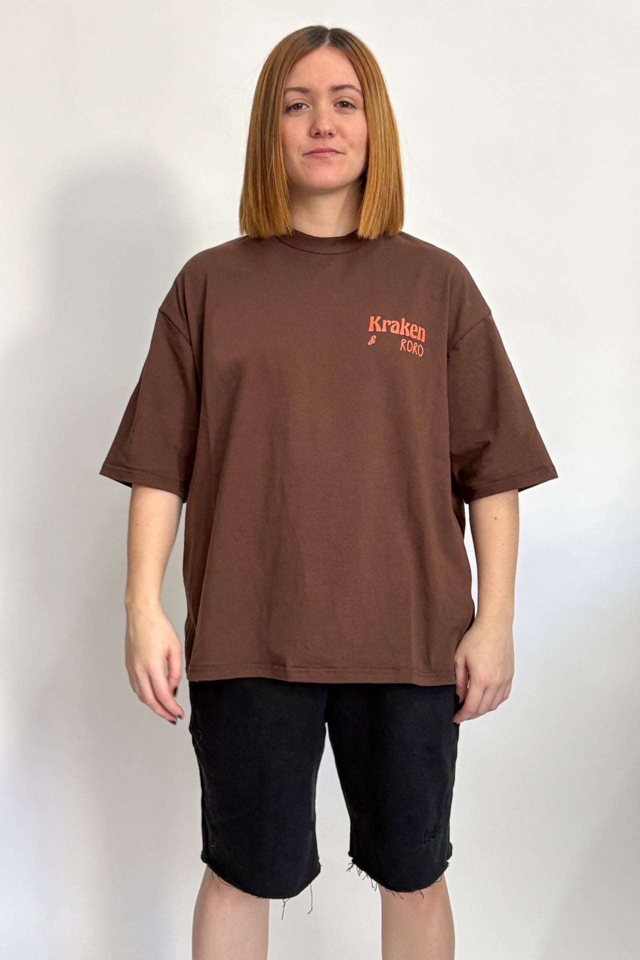 Remera chocolate Los Enamorados x RoRo